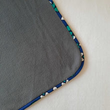 Load image into Gallery viewer, Kioko Border Fleece Blanket
