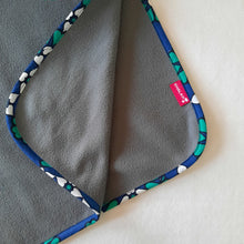 Load image into Gallery viewer, Kioko Border Fleece Blanket

