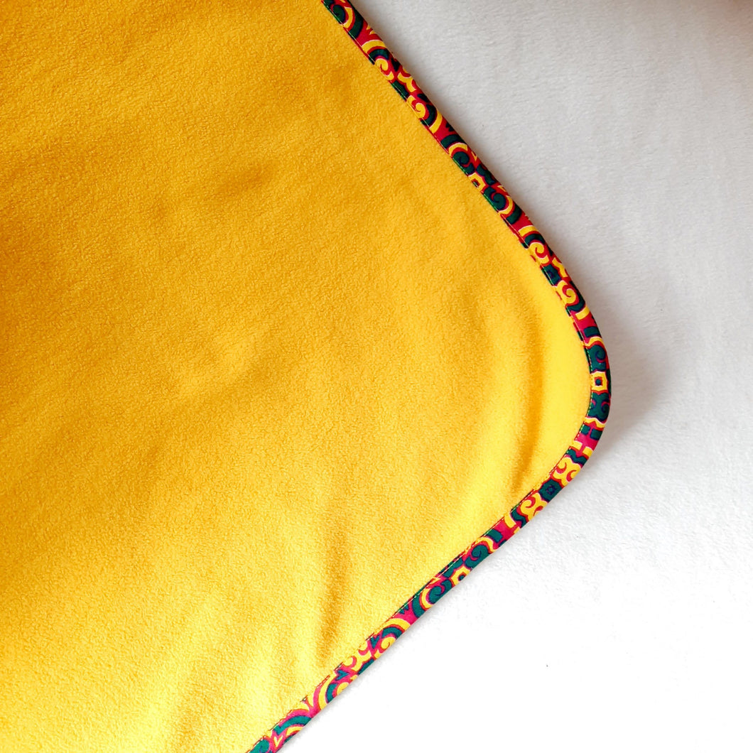 Wawira Border Fleece Blanket